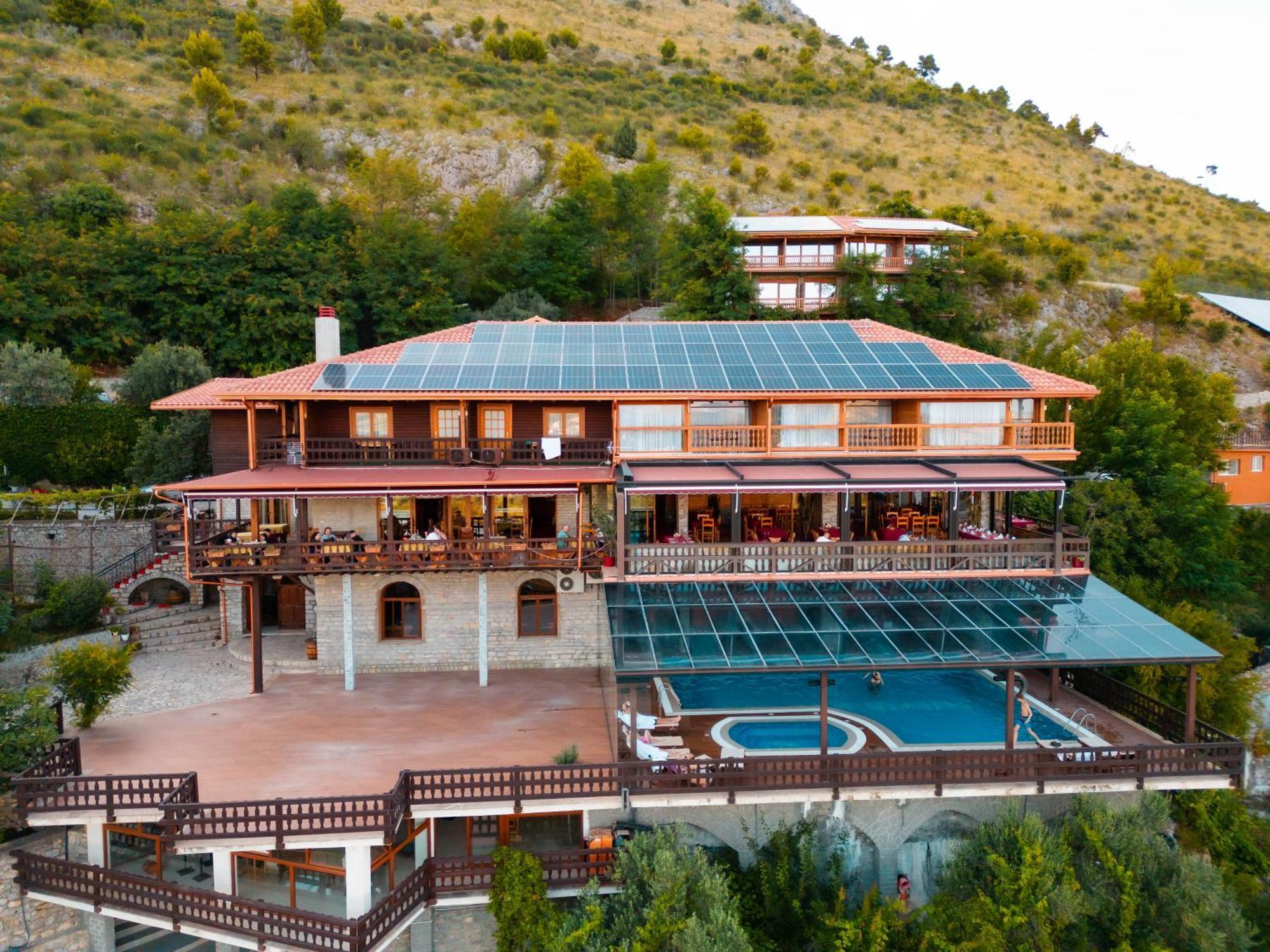 Old House Hotel Canaj Exterior photo