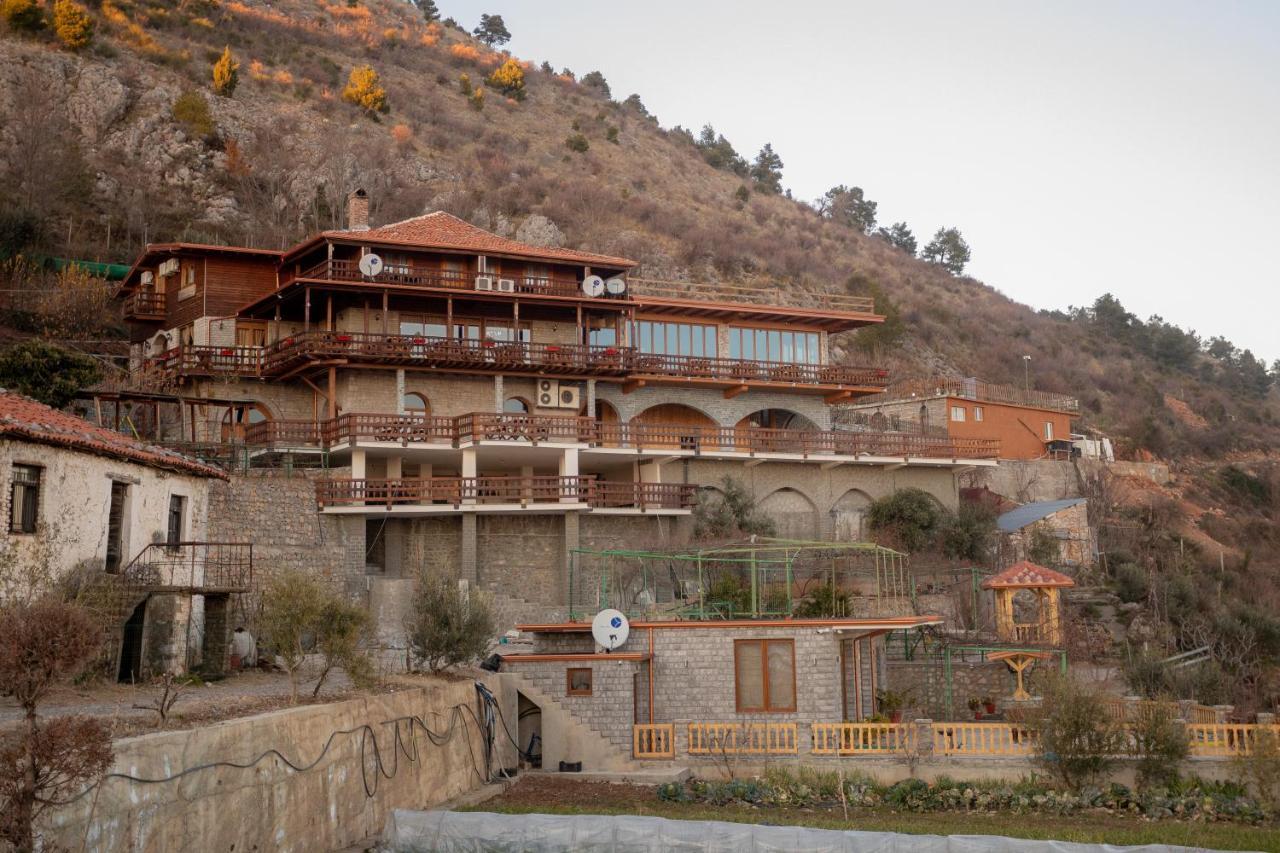 Old House Hotel Canaj Exterior photo