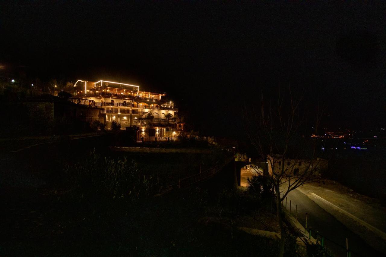 Old House Hotel Canaj Exterior photo